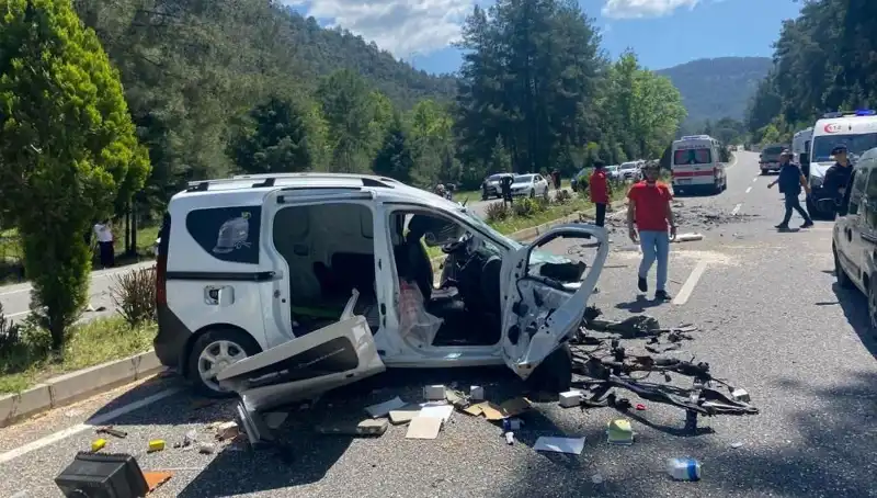 Marmaris'teki Feci Kaza: Bir Kişi Hayatını Kaybetti, Çok Sayıda Yaralı Var