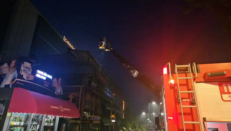 Beşiktaş'ta 3 Katlı Restoranda Korkutan Yangın: Olay Anına Dair Detaylar