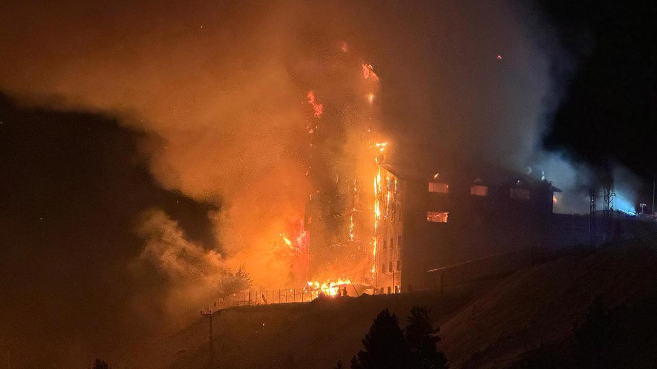 Kartalkaya'da Otel Yangınında 3 Kişi Hayatını Kaybetti, 21 Kişi Yaralandı