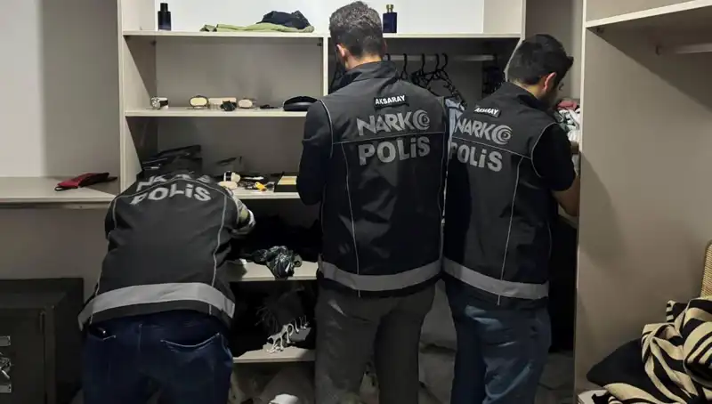 Uyuşturucu Operasyonu: Piyasa Değeri Yüksek F Serisi Dolar Ele Geçirildi