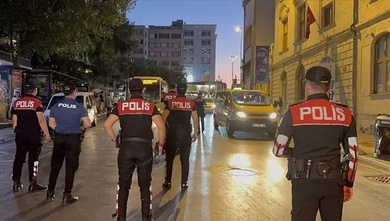 Megakentte Güvenlik Operasyonu: 4 Saatte Yüzlerce Gözaltı