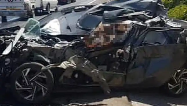 Şanlıurfa'da Otomobil Tankere Çarptı: Kaza Yerinde Bir Kişi Hayatını Kaybetti