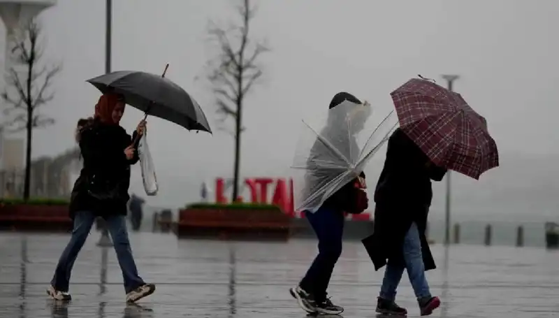 Beklenen Yağışlar Geliyor: İki Bölgeye Şiddetli Sağanak Uyarısı