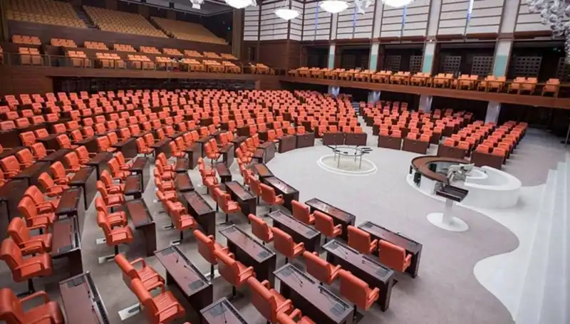 Siyasi Partilerin Bayramlaşma Programları Açıklandı: Sıcak Temasların Adresi Olacaklar