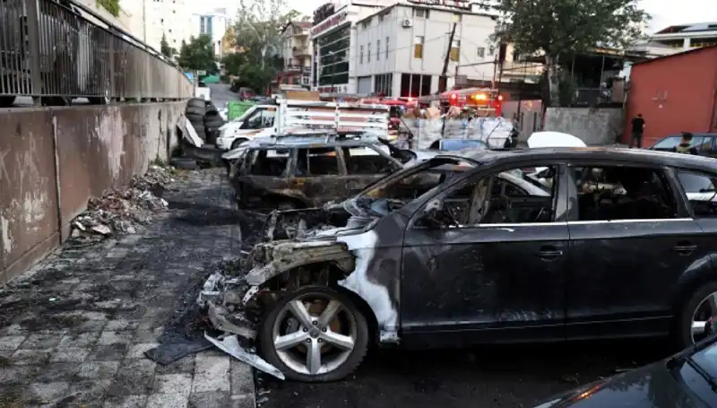 Sanayide Tamir Bekleyen Araçlar Alev Alev Yandı: Olayın Ayrıntıları