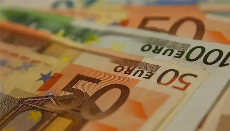 Euro'nun Zirve Noktasından Gerilemesi: Ekonomik Etkileri ve Gelecek Beklentileri