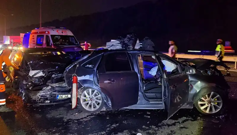 TEM Otoyolu'nda Zincirleme Kaza: 7 Kişi Yaralandı, Panik Anları Yaşandı