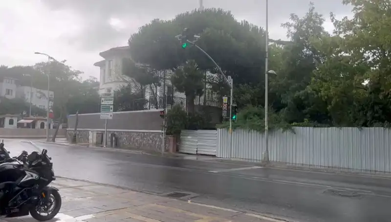 İstanbul’da Sağanak Yağışlar Hayatı Olumsuz Etkiliyor: Alarm Durumundayız!