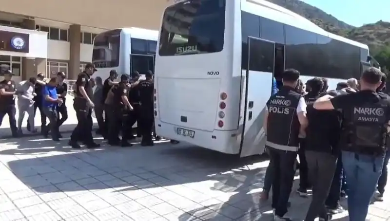 Amasya'da Uyuşturucu Operasyonu: 13 Kişi Tutuklandı