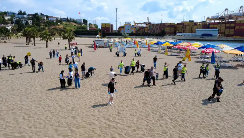 Plajlarda Gönüllüler İle Çevre Temizliği Etkinliği Gerçekleştirildi