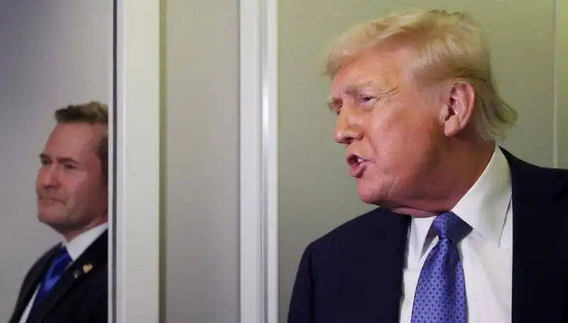 Trump’ın Kararı: Mike Waltz Görevden Mi Alındı? Sızıntının Arkasında Ne Var?