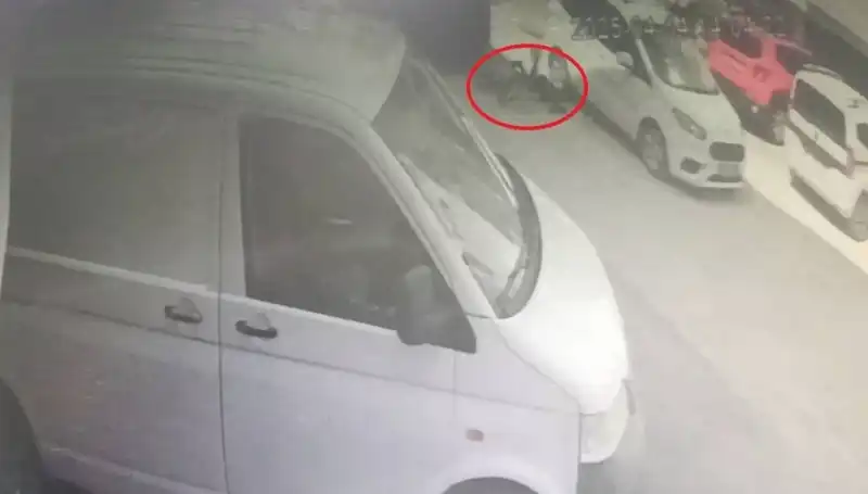 Bisiklet Sürebilen Çocuk, Tehlikeli Kazadan Son Anda Kurtuldu!