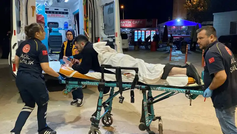 Kavga Eden Çiftçi Uyardı, Bacağından Bıçaklanarak Yaralandı