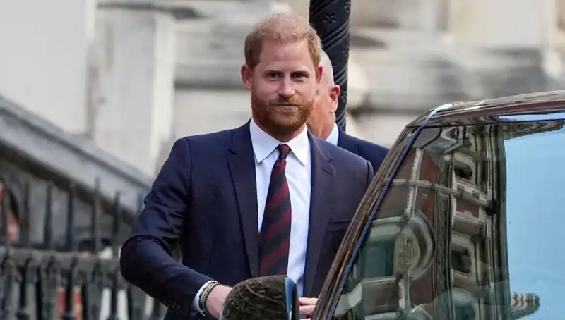 Prens Harry, Kraliyet Ailesi ile Barışma Arzusunu Açıkladı