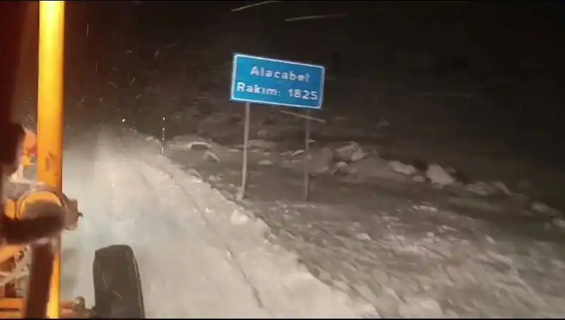 Antalya'da Kışa Dikkat Çeken Kar Sürprizi Yaşandı