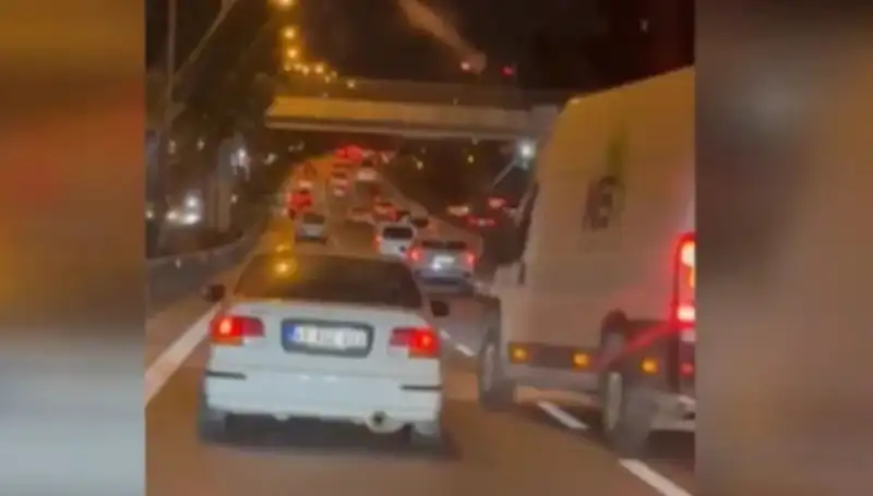 Tuzla'da Makas Terörü: Sürücü Tutuklandı, Olayın Ayrıntıları Şok Etti