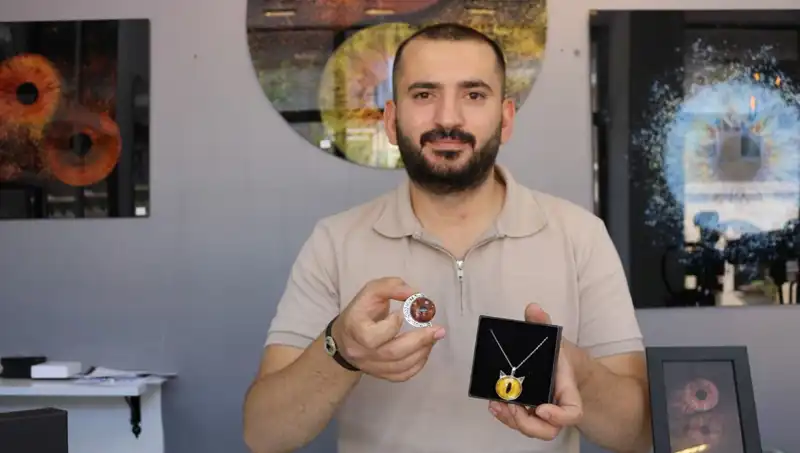 İris Fotoğraflarını Sanata Dönüştüren Sanatçı: "Bu Yöntemi İlk Uygulayan Benim"