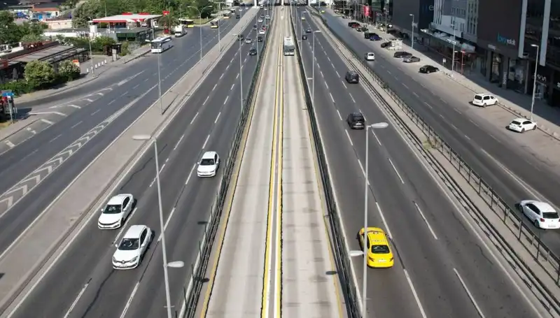 İstanbul Bayramda Boş Yollarıyla Dikkat Çekti: Zamanın Yavaşladığı Anlar