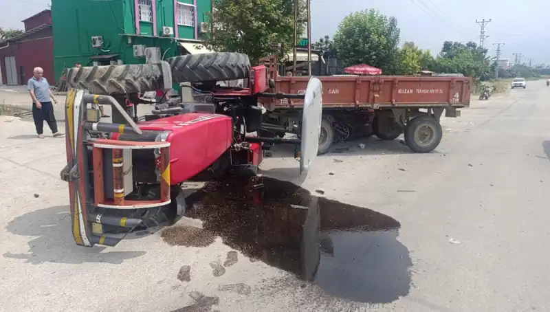 Otomobille Çarpışan Traktör Devrildi: Kazada İki Kişi Yaralandı