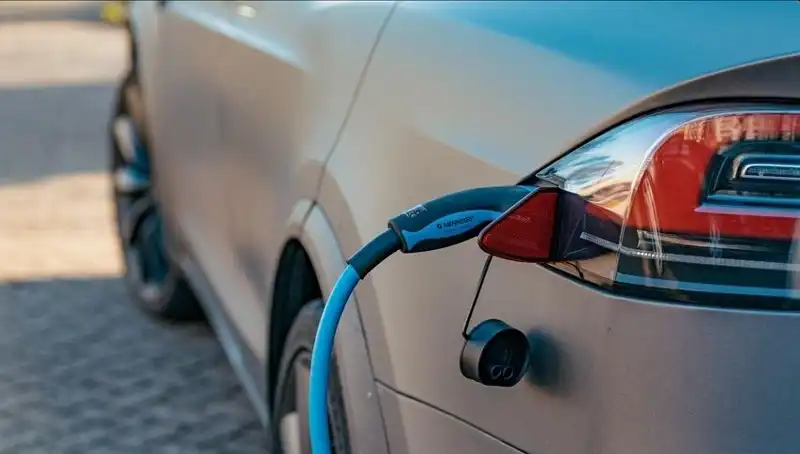 Elektrikli Araç Alımında Düşüş: Tüketiciler Neden Tereddüt Ediyor?