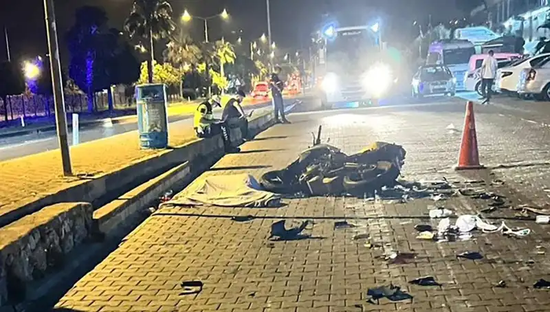 Alanya'da Faciaya Neden Olan Motosiklet Kazası: 2 Yaralı