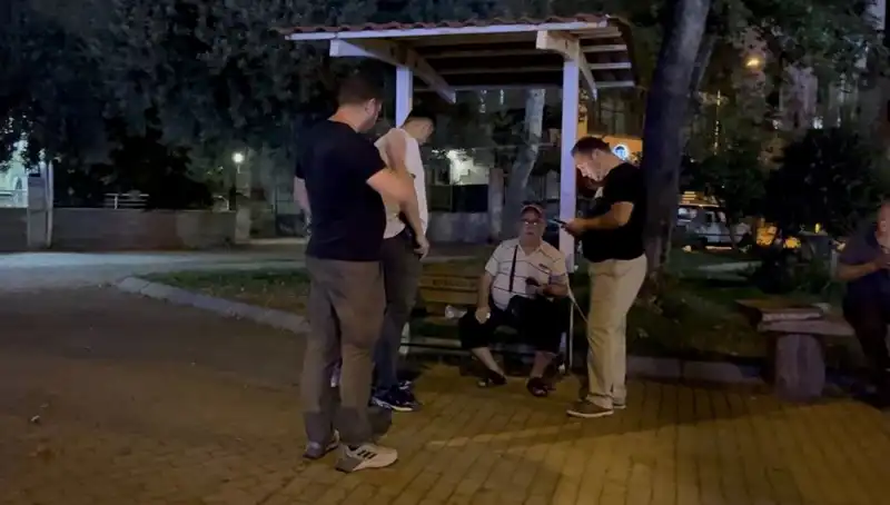 Görme Kaybı Olan Adamın Telefonunu Çaldılar: Halk İsyanda