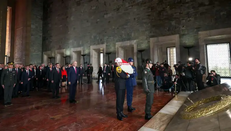 Devlet Erkanı Anıtkabir'de, Atatürk'ü Anma Töreni Büyük Bir Coşkuyla Gerçekleşti