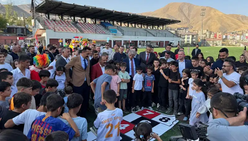 Hakkari'nin Renkli Yüzü: Anadolu Şenliği Coşkuyla Başladı
