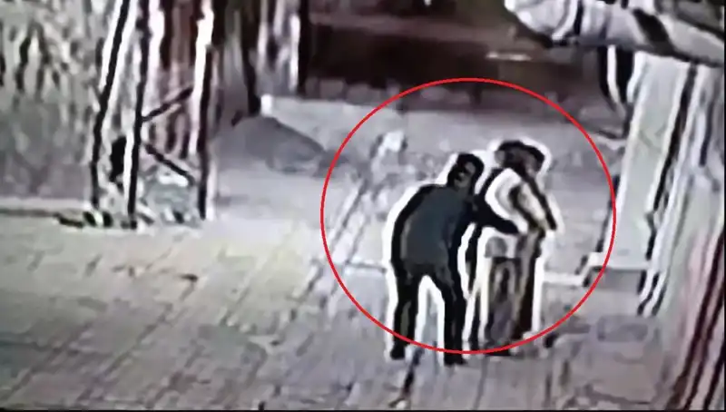Kapkaççılara Karşı İlginç Strateji: Polisler Pazarcı ve Simitçi Oldu