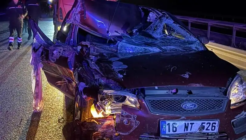 Afyonkarahisar’da Feci Kaza: Otomobil ve TIR Çarpıştı, 4 Yaralı