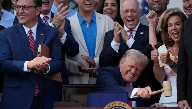 Trump'tan Amerikan Ekonomisine Güç Katacak Büyük Yasa Tasarısı İmzası