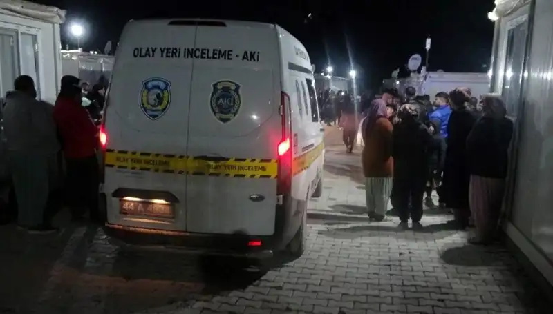 Silahlı Kavga: Husumetlilerin Çatışmasında İki Ölü, Üç Yaralı
