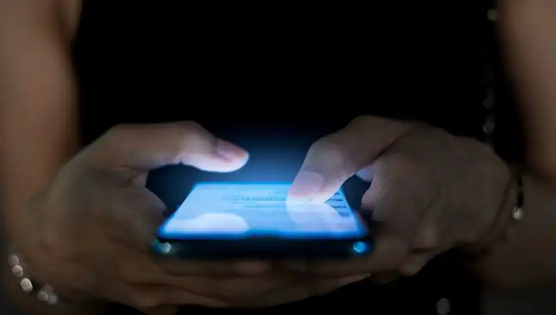 Narsisizmin Gözlemlenen İşareti: Telefon Alışkanlıklarımız Üzerine Dikkat Çekici Bir İnceleme